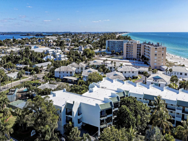 Holmes Beach Stunning Vacation Condo